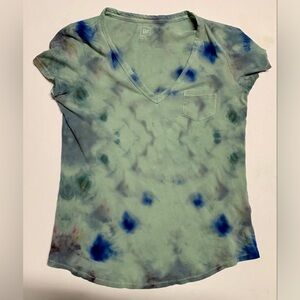 GAP Women's Tie-Dye V-Neck Top - Blue and Green size Small